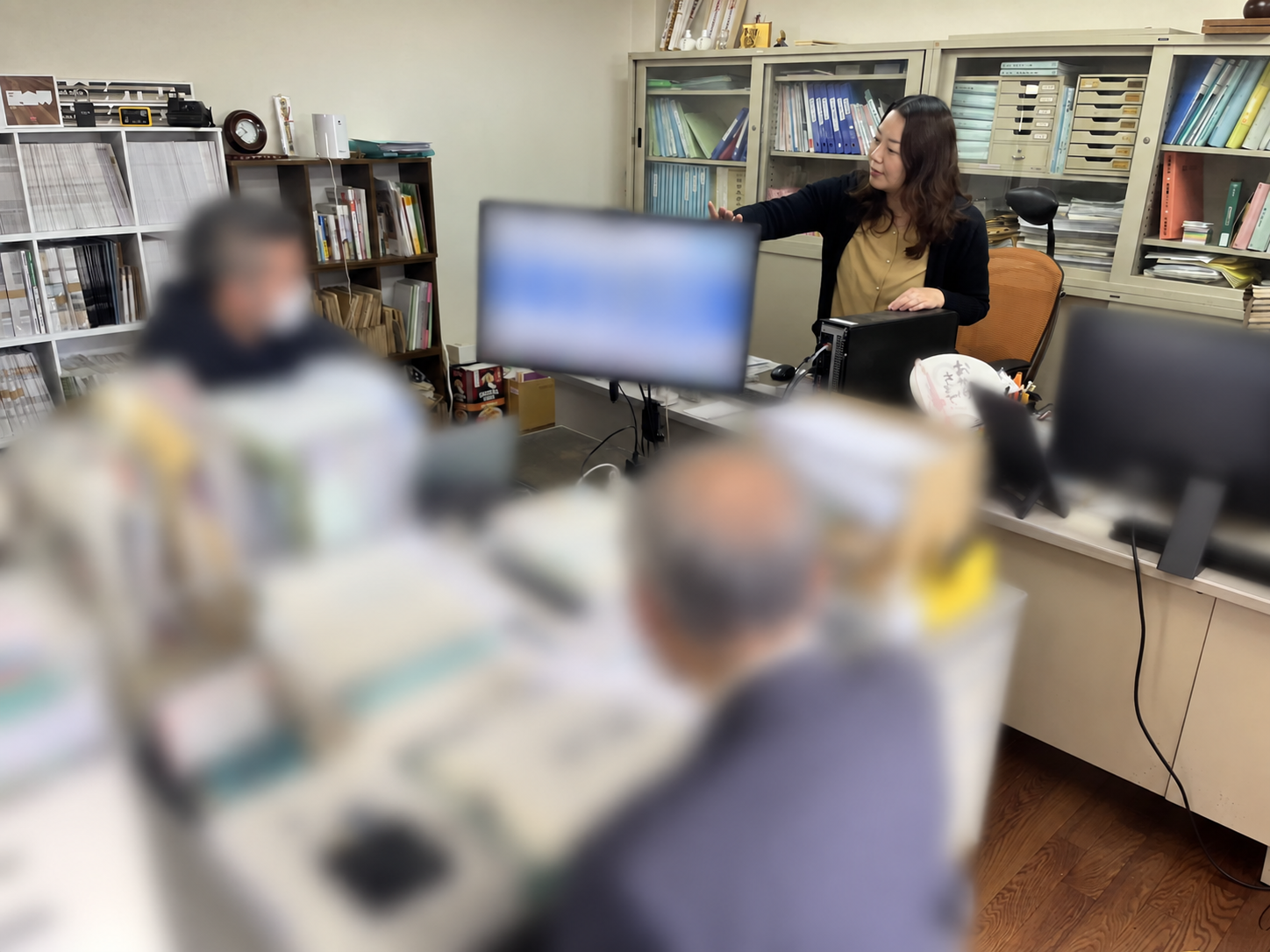 Goldhurstの社内で打ち合わせを行う様子